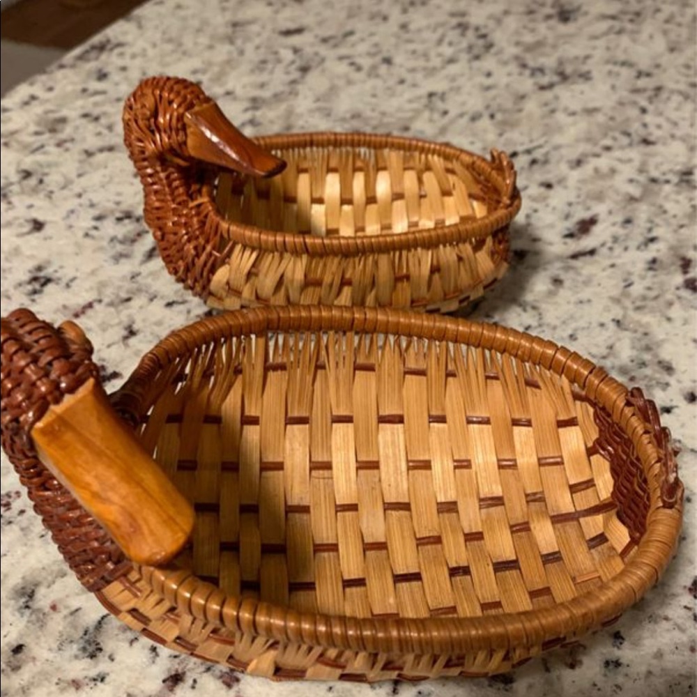 Wicker vintage duck basket